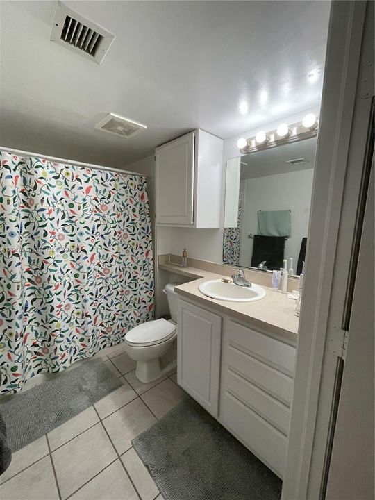For Rent: $2,150 (1 beds, 1 baths, 704 Square Feet)