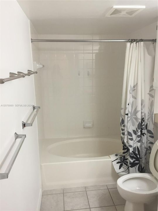 For Rent: $2,150 (1 beds, 1 baths, 704 Square Feet)