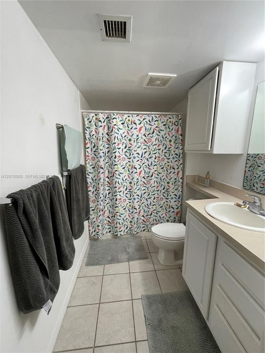 For Rent: $2,150 (1 beds, 1 baths, 704 Square Feet)