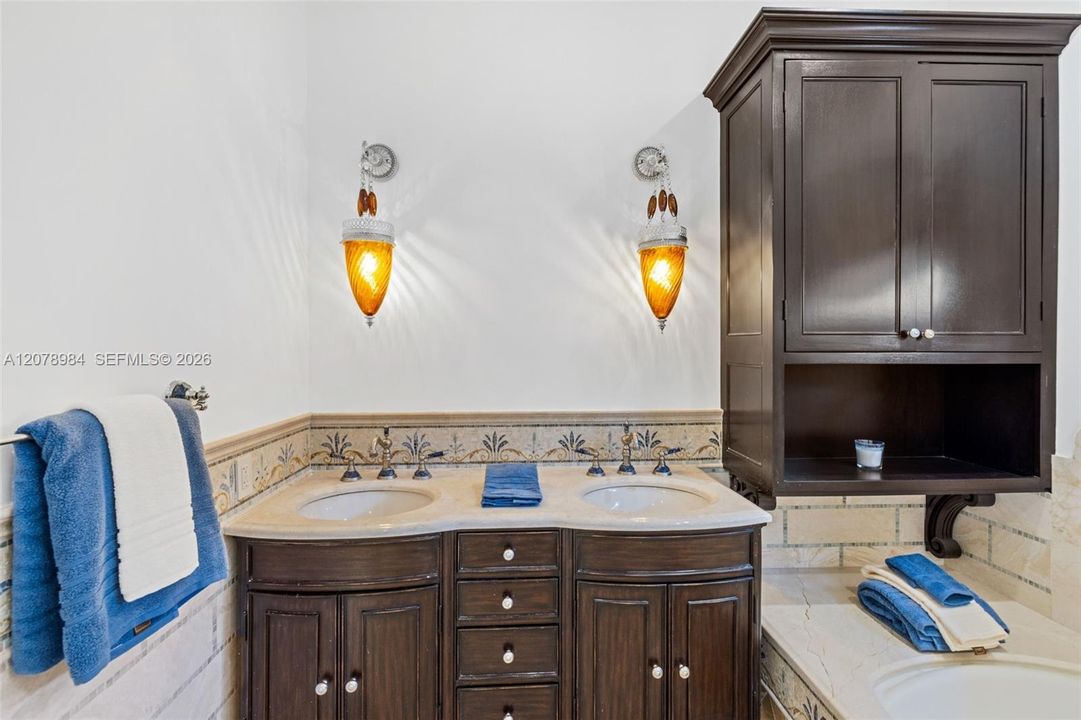 For Rent: $20,000 (1 beds, 1 baths, 670 Square Feet)