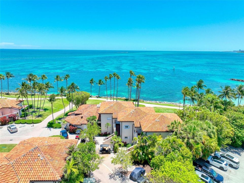 For Rent: $20,000 (1 beds, 1 baths, 670 Square Feet)