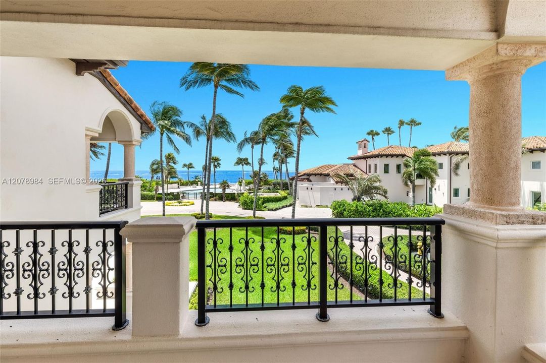 For Rent: $20,000 (1 beds, 1 baths, 670 Square Feet)