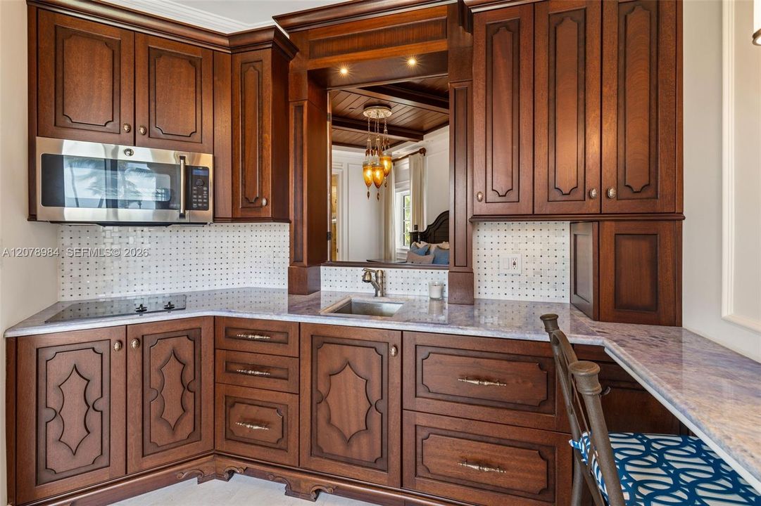 For Rent: $20,000 (1 beds, 1 baths, 670 Square Feet)