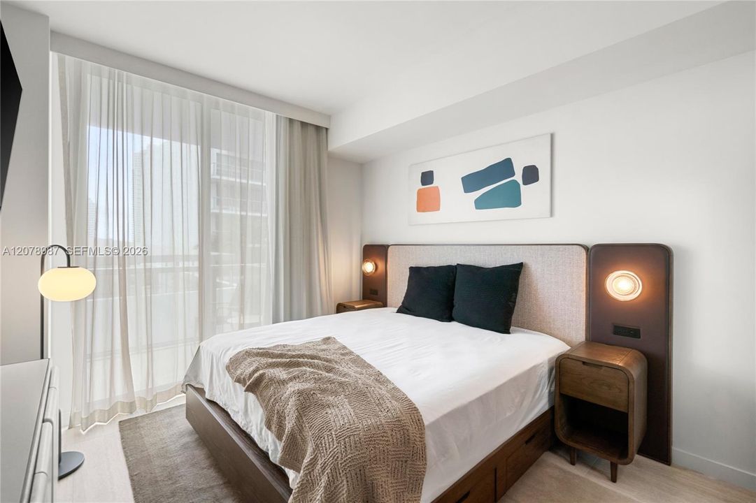 For Rent: $2,495 (0 beds, 1 baths, 330 Square Feet)