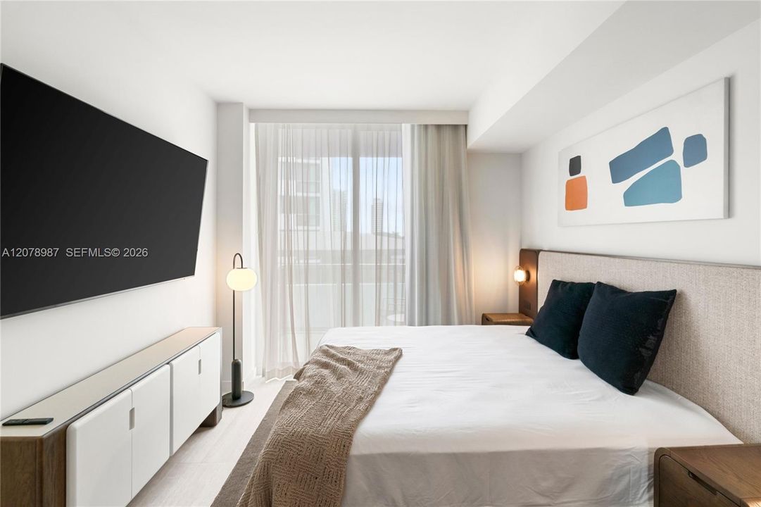 For Rent: $2,495 (0 beds, 1 baths, 330 Square Feet)