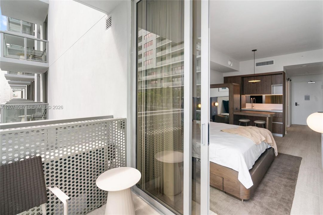 For Rent: $2,495 (0 beds, 1 baths, 330 Square Feet)