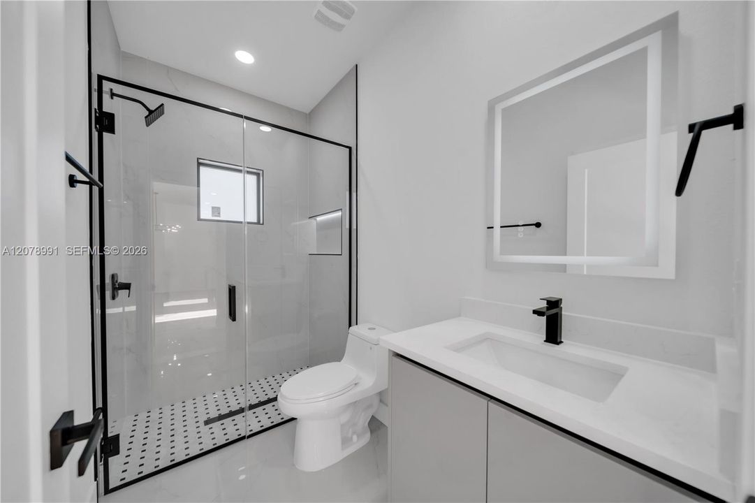 На продажу: $464,900 (4 спален, 3 ванн, 2401 Квадратных фут)