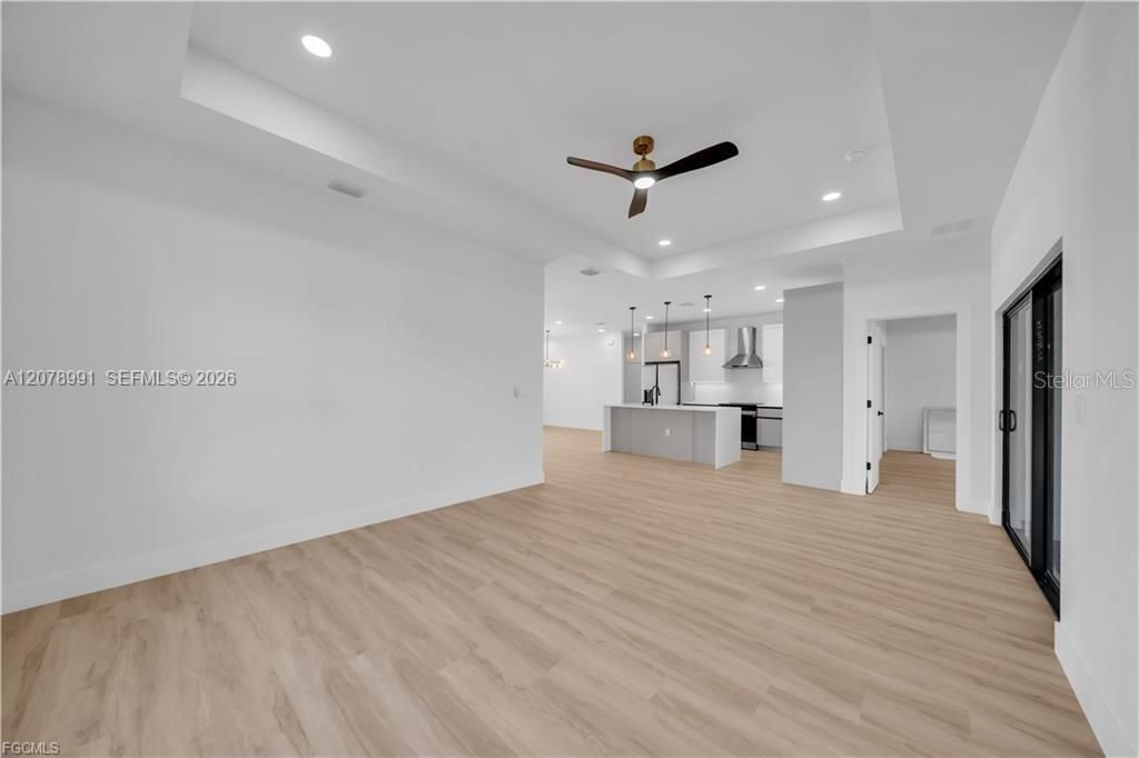 На продажу: $464,900 (4 спален, 3 ванн, 2401 Квадратных фут)