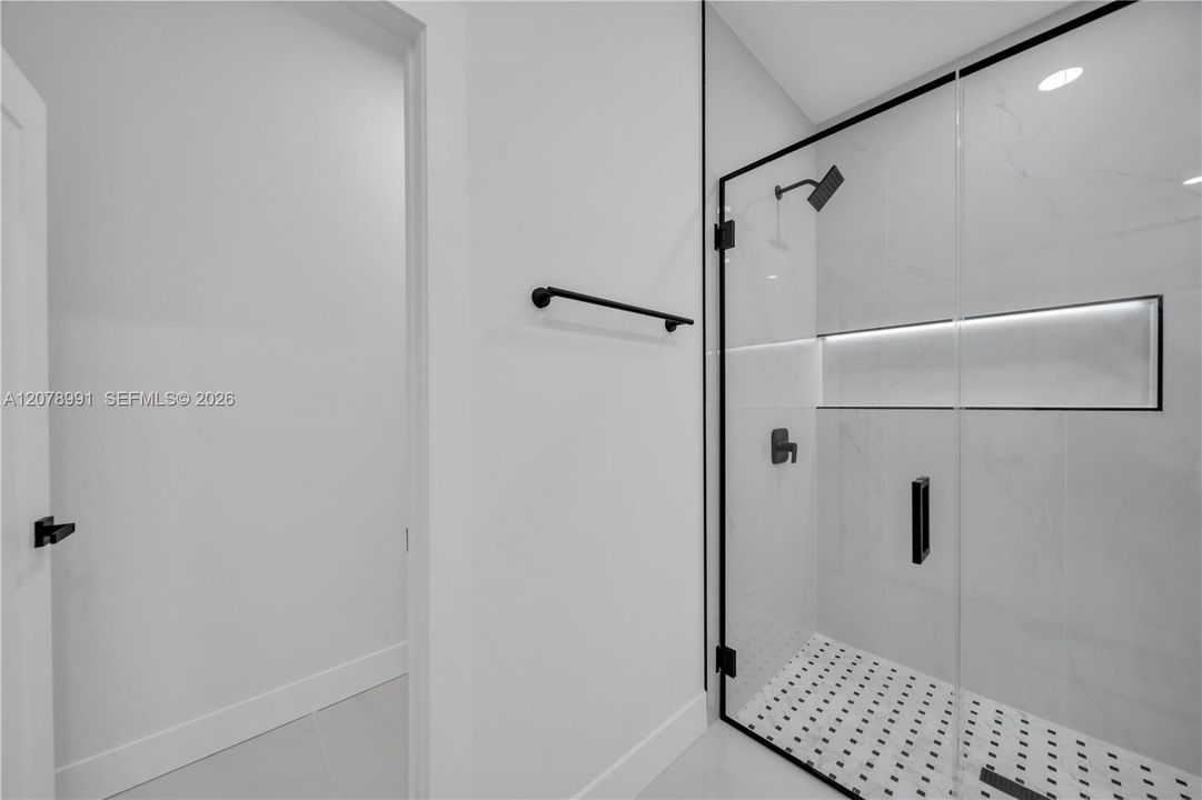 На продажу: $464,900 (4 спален, 3 ванн, 2401 Квадратных фут)