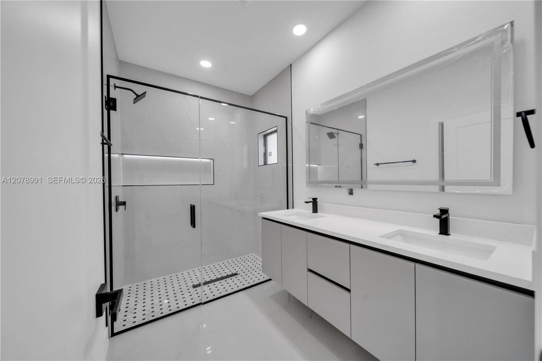 На продажу: $464,900 (4 спален, 3 ванн, 2401 Квадратных фут)