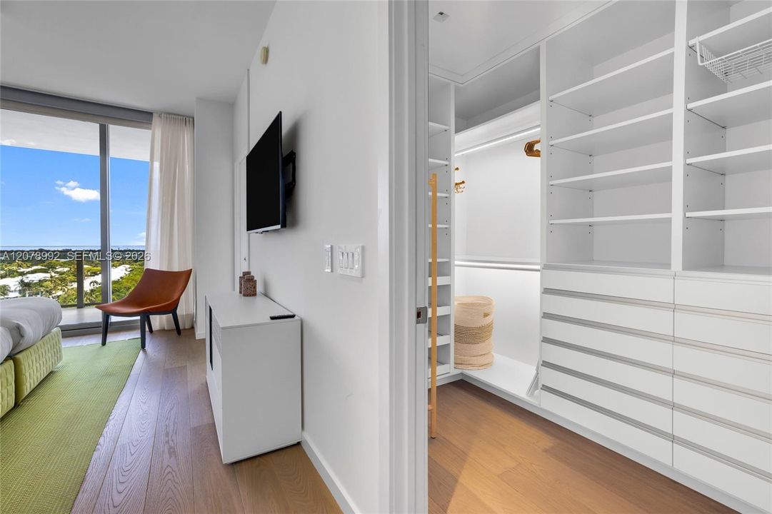 For Rent: $32,000 (3 beds, 4 baths, 3354 Square Feet)