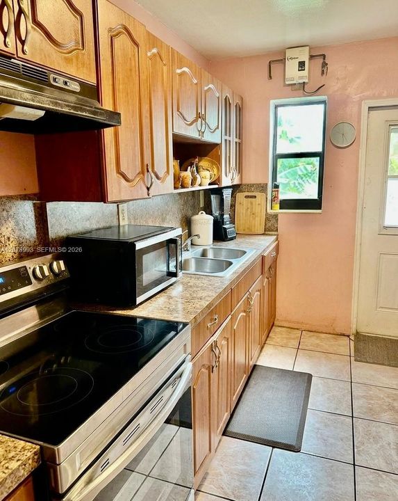 На продажу: $999,999 (5 спален, 3 ванн, 1961 Квадратных фут)