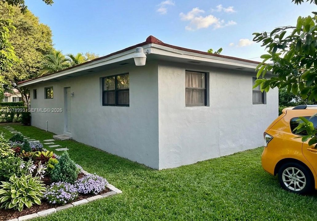 На продажу: $999,999 (5 спален, 3 ванн, 1961 Квадратных фут)
