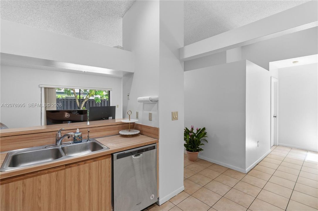 En Venta: $525,000 (3 camas, 2 baños, 1457 Pies cuadrados)