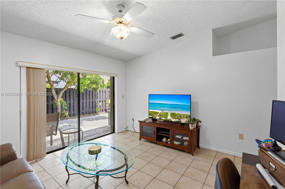 En Venta: $525,000 (3 camas, 2 baños, 1457 Pies cuadrados)