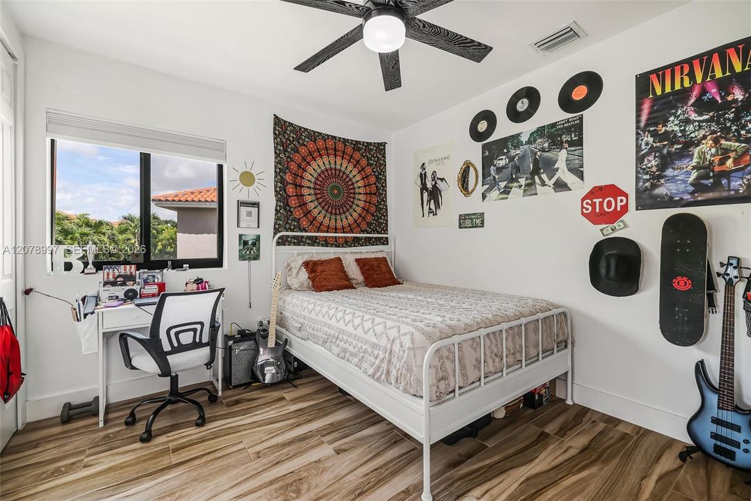 For Sale: $1,495,000 (5 beds, 4 baths, 3945 Square Feet)