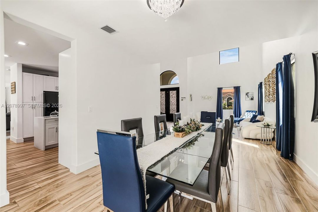 For Sale: $1,495,000 (5 beds, 4 baths, 3945 Square Feet)