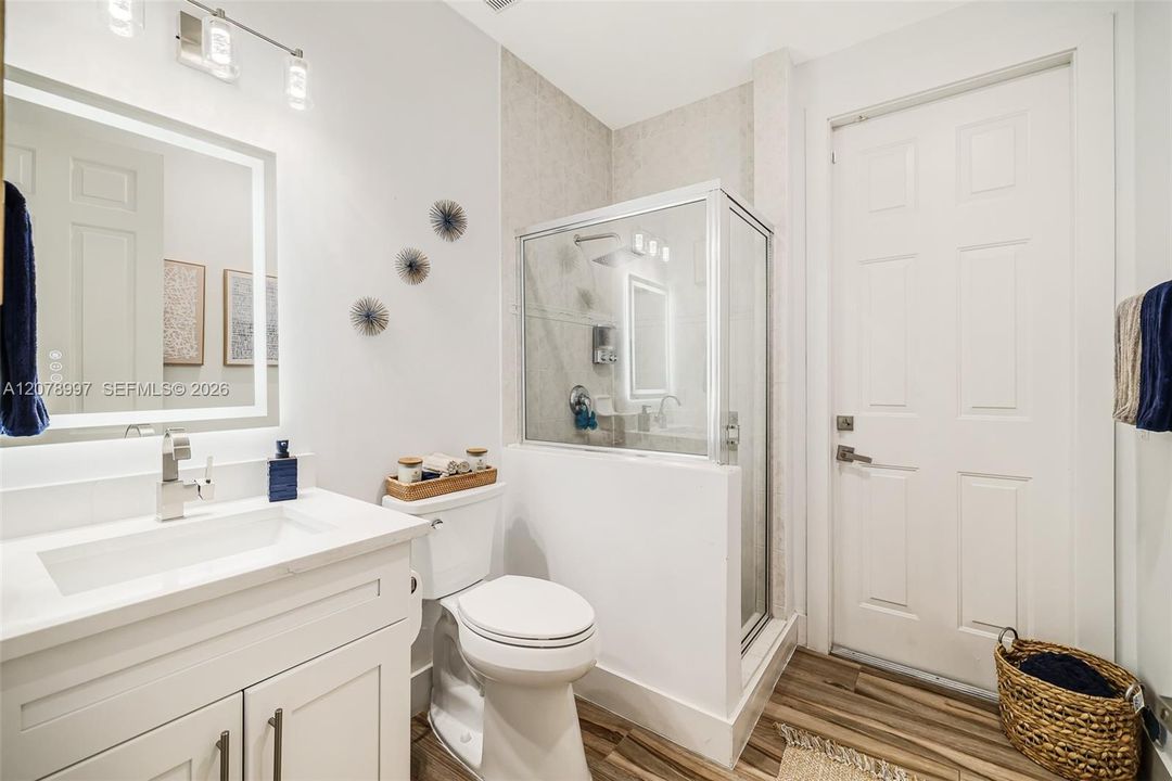For Sale: $1,495,000 (5 beds, 4 baths, 3945 Square Feet)