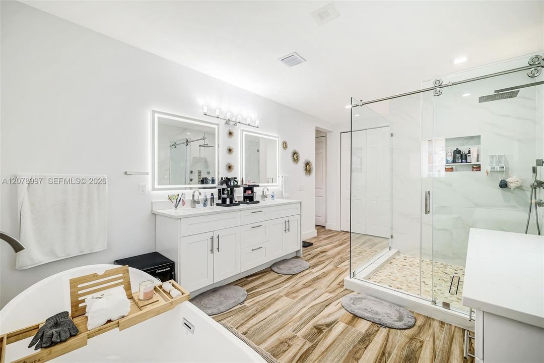 For Sale: $1,495,000 (5 beds, 4 baths, 3945 Square Feet)