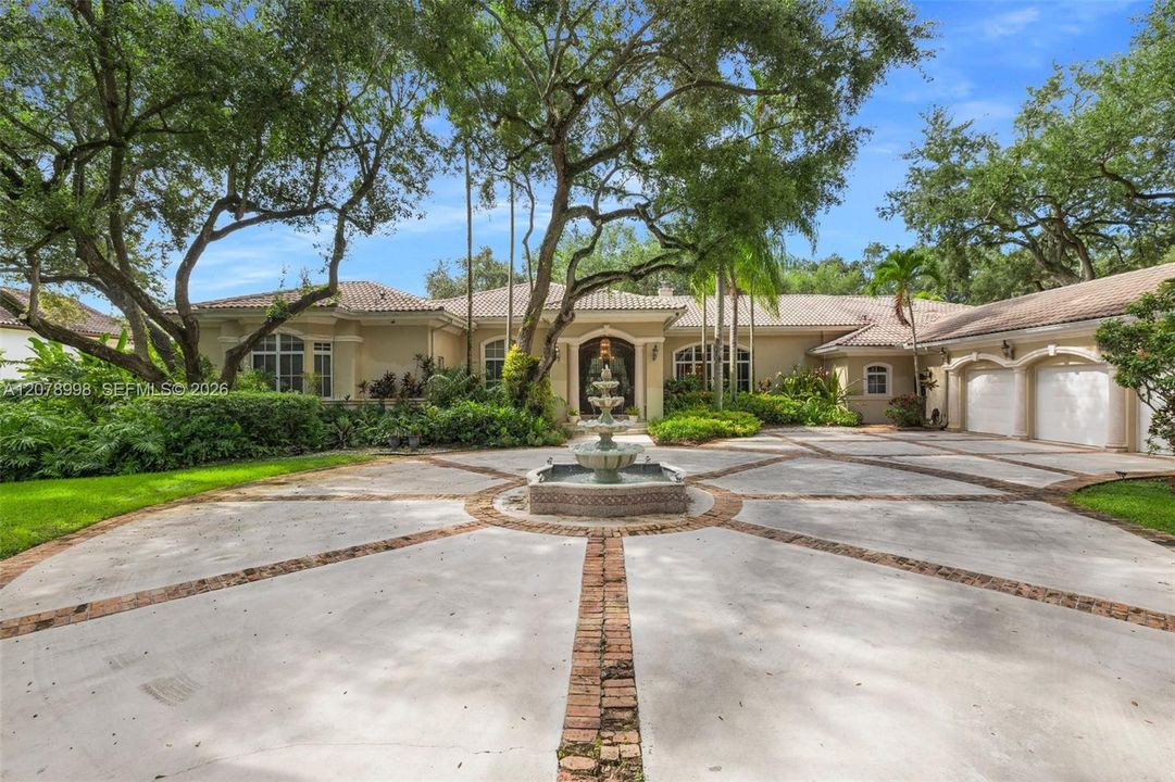 En Venta: $3,995,000 (5 camas, 4 baños, 5212 Pies cuadrados)
