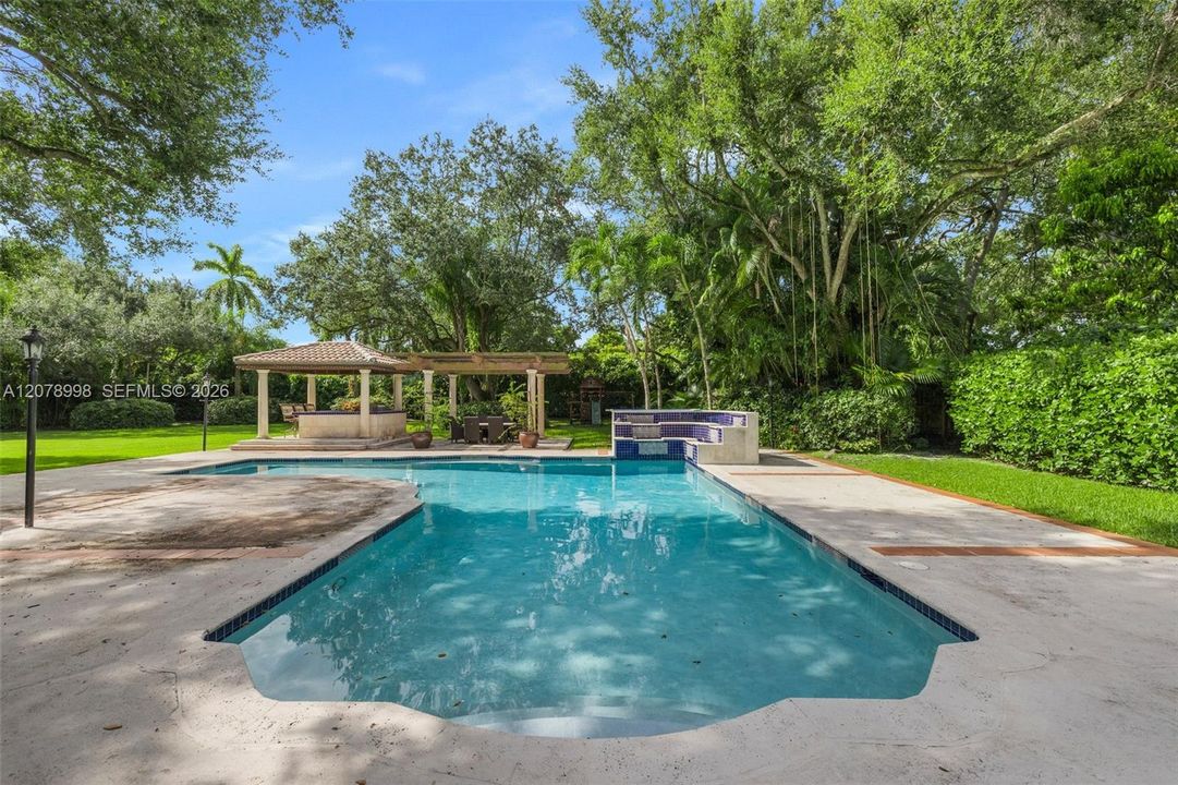 En Venta: $3,995,000 (5 camas, 4 baños, 5212 Pies cuadrados)