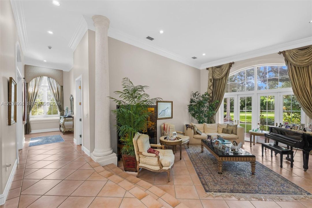 En Venta: $3,995,000 (5 camas, 4 baños, 5212 Pies cuadrados)