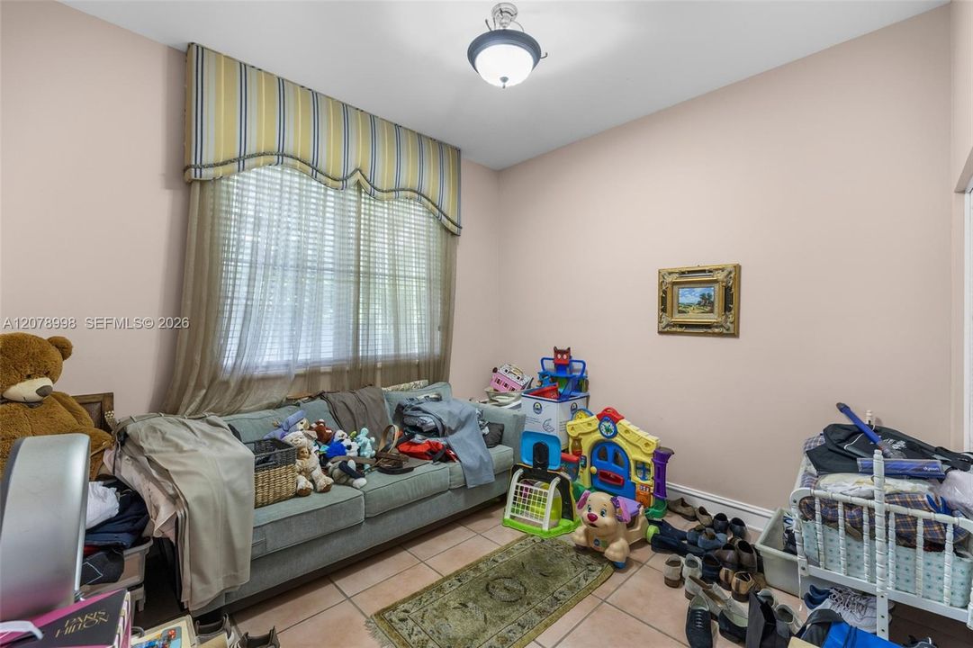 En Venta: $3,995,000 (5 camas, 4 baños, 5212 Pies cuadrados)