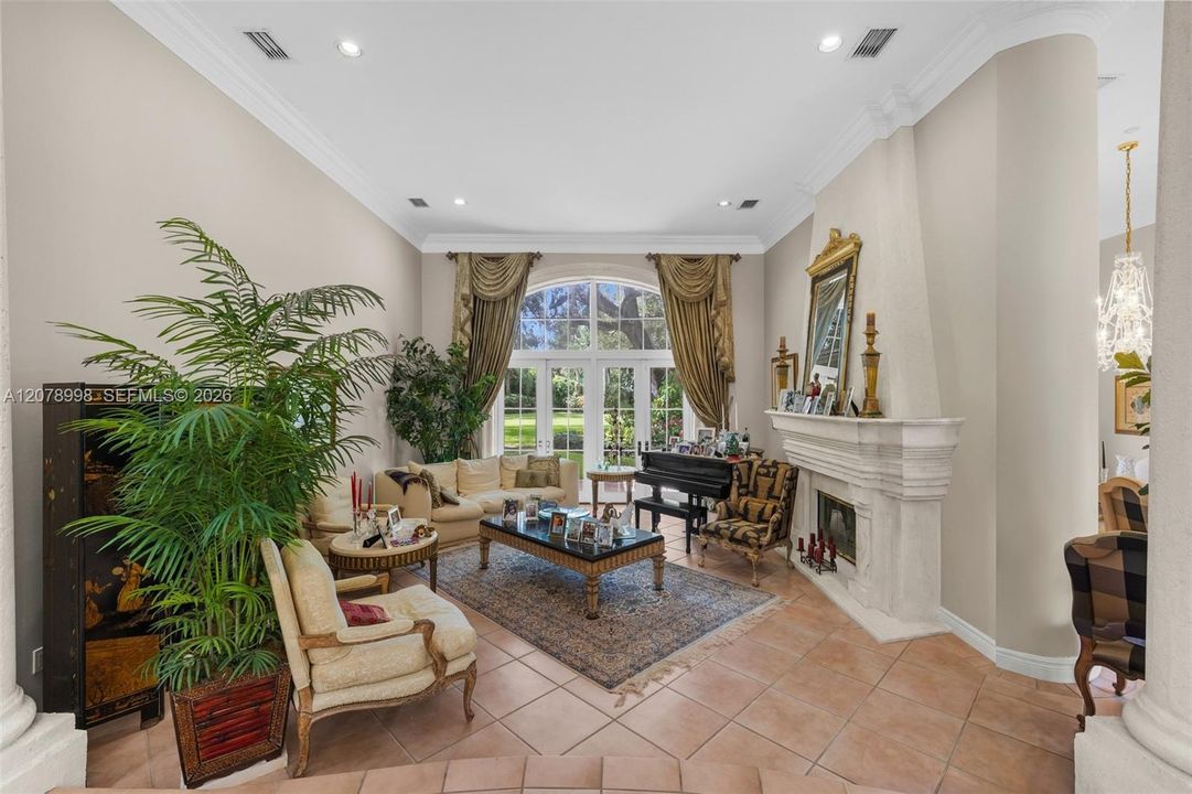 En Venta: $3,995,000 (5 camas, 4 baños, 5212 Pies cuadrados)