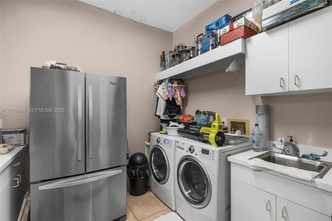 En Venta: $3,995,000 (5 camas, 4 baños, 5212 Pies cuadrados)