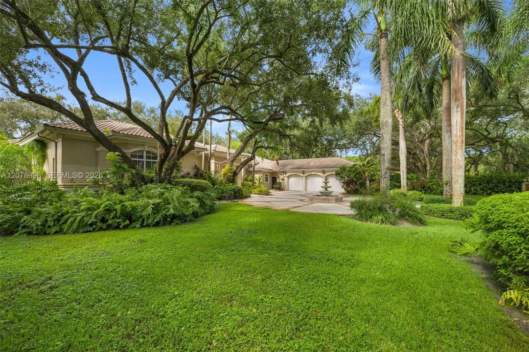 En Venta: $3,995,000 (5 camas, 4 baños, 5212 Pies cuadrados)