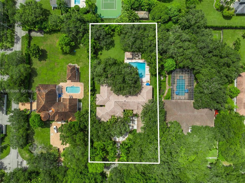 En Venta: $3,995,000 (5 camas, 4 baños, 5212 Pies cuadrados)