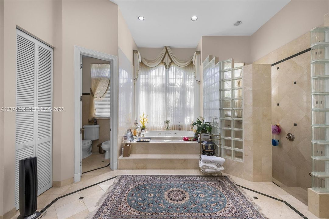 En Venta: $3,995,000 (5 camas, 4 baños, 5212 Pies cuadrados)