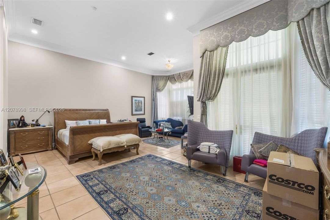 En Venta: $3,995,000 (5 camas, 4 baños, 5212 Pies cuadrados)