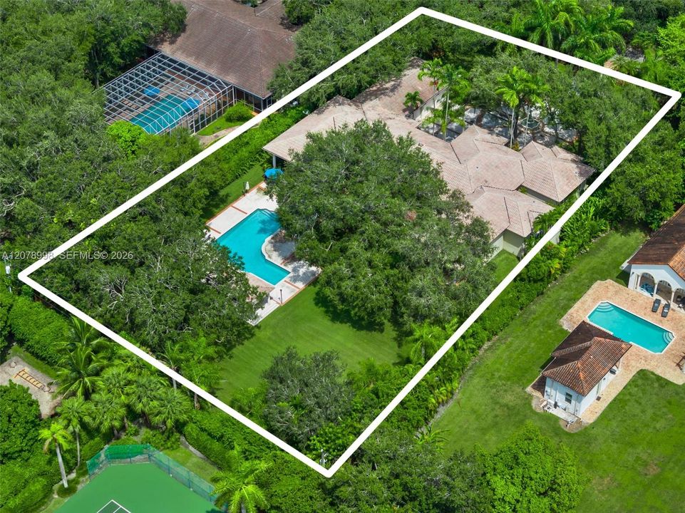 En Venta: $3,995,000 (5 camas, 4 baños, 5212 Pies cuadrados)