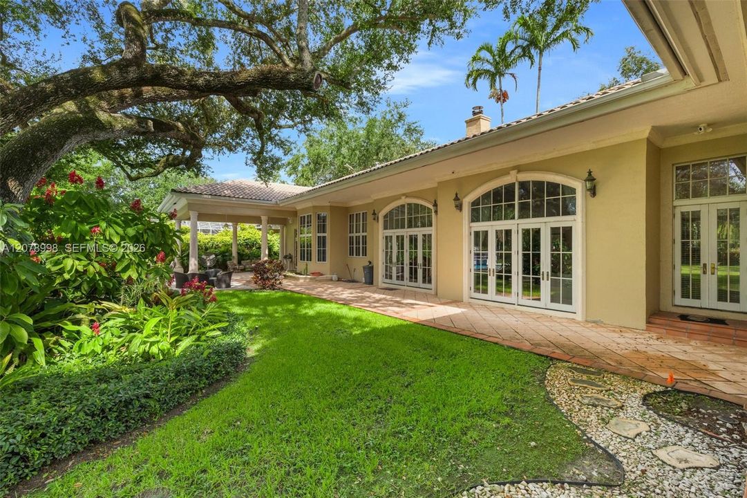 En Venta: $3,995,000 (5 camas, 4 baños, 5212 Pies cuadrados)