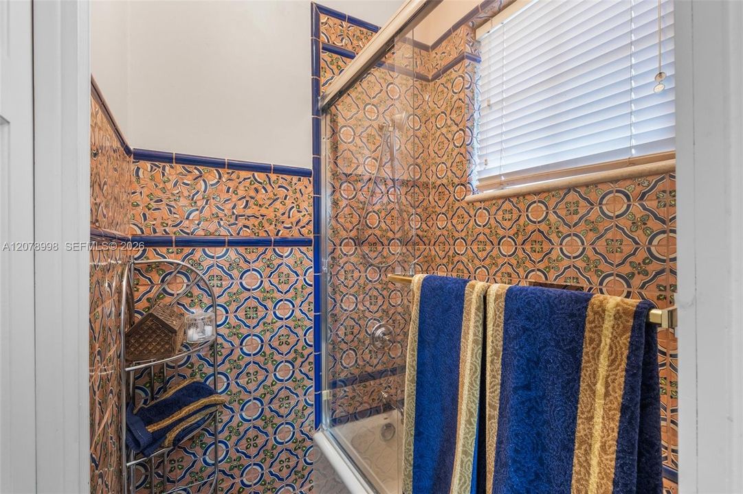 En Venta: $3,995,000 (5 camas, 4 baños, 5212 Pies cuadrados)