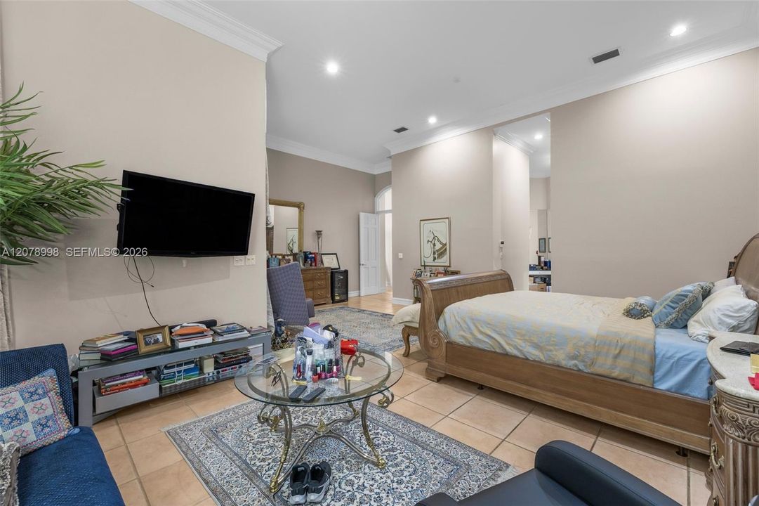 En Venta: $3,995,000 (5 camas, 4 baños, 5212 Pies cuadrados)