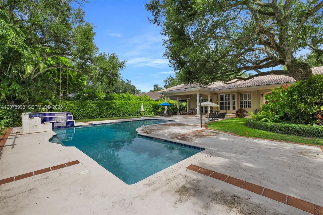 En Venta: $3,995,000 (5 camas, 4 baños, 5212 Pies cuadrados)