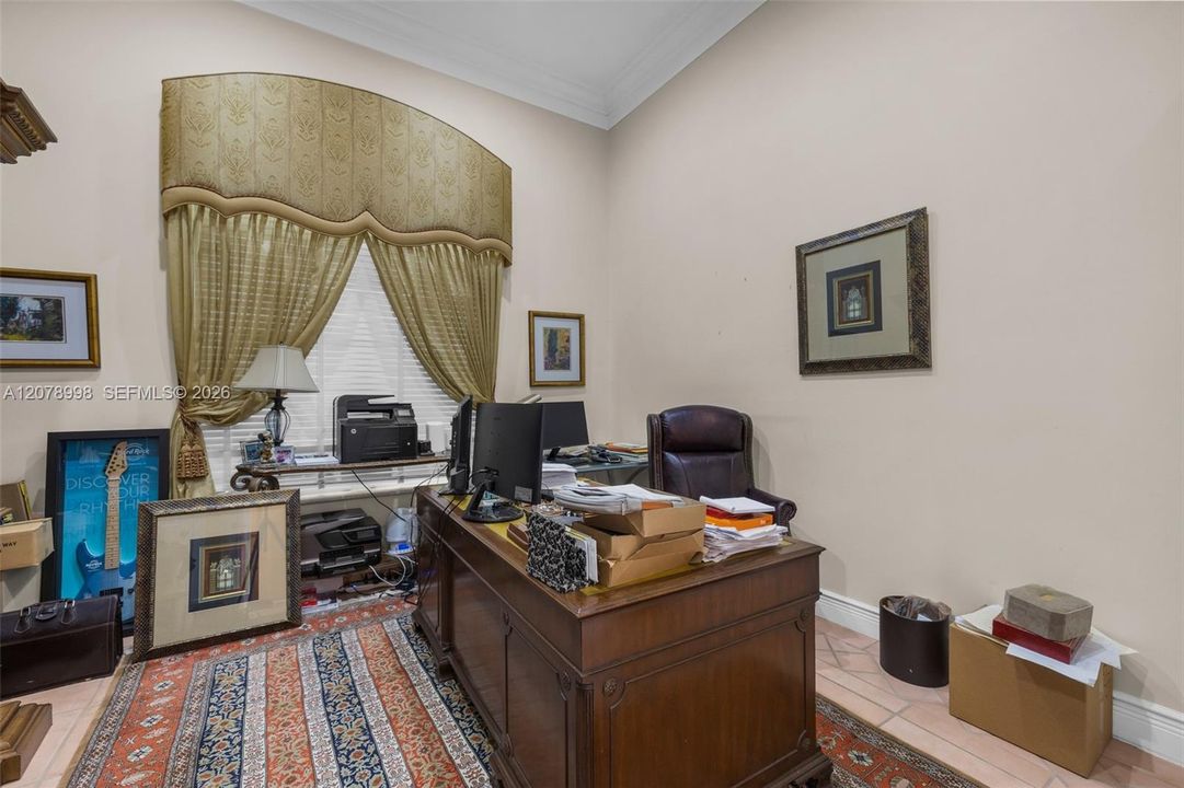 En Venta: $3,995,000 (5 camas, 4 baños, 5212 Pies cuadrados)