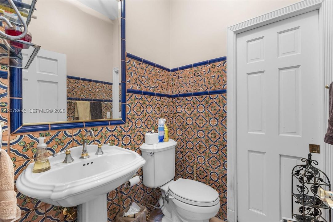 En Venta: $3,995,000 (5 camas, 4 baños, 5212 Pies cuadrados)