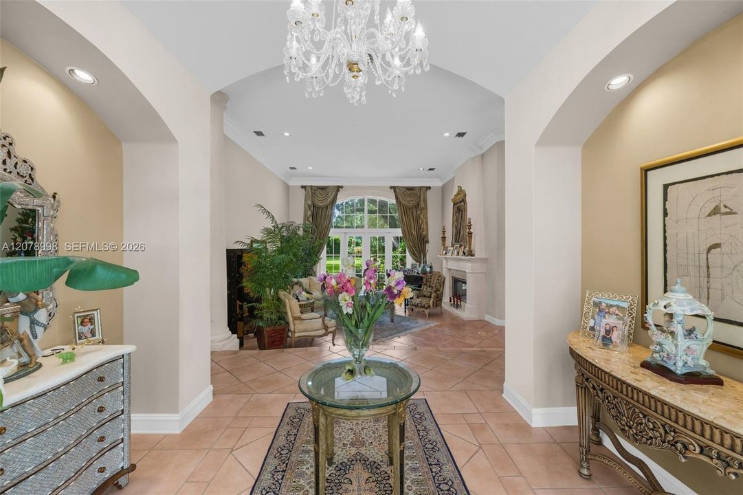 En Venta: $3,995,000 (5 camas, 4 baños, 5212 Pies cuadrados)