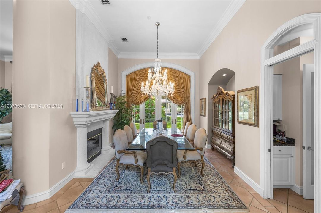 En Venta: $3,995,000 (5 camas, 4 baños, 5212 Pies cuadrados)