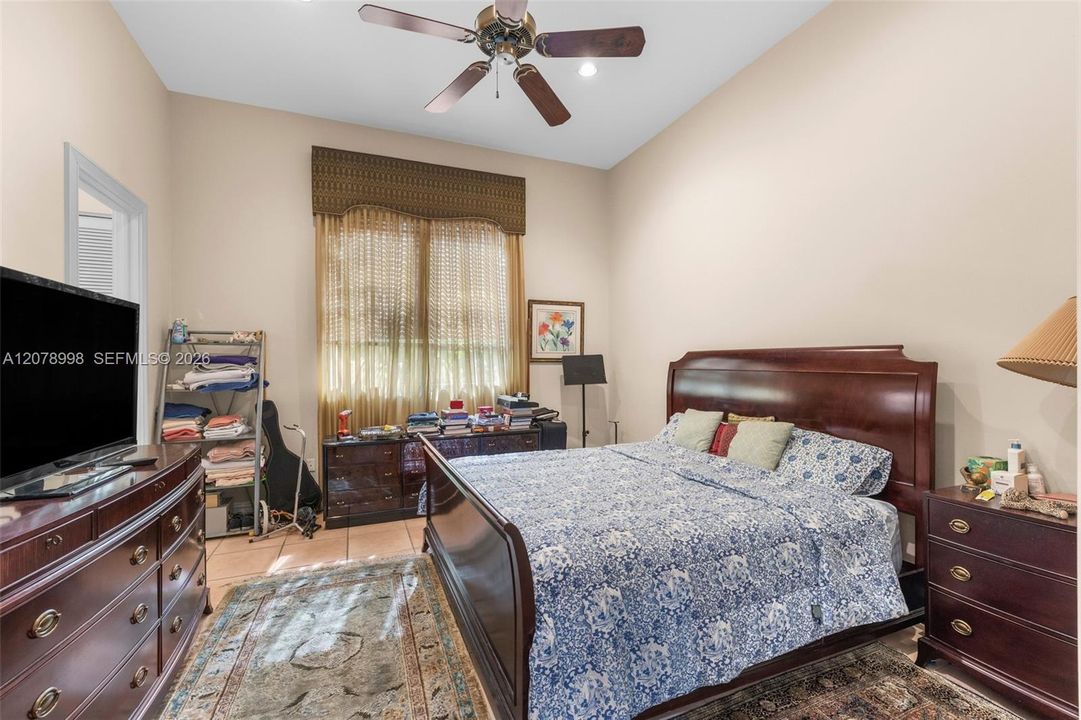 En Venta: $3,995,000 (5 camas, 4 baños, 5212 Pies cuadrados)