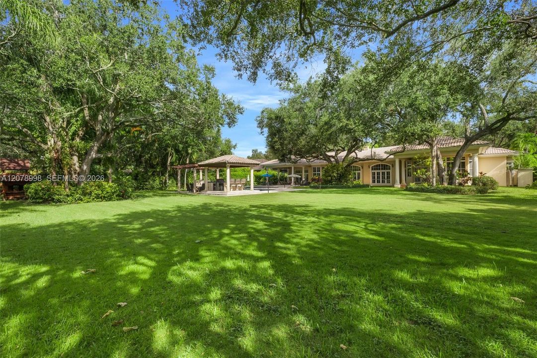 En Venta: $3,995,000 (5 camas, 4 baños, 5212 Pies cuadrados)