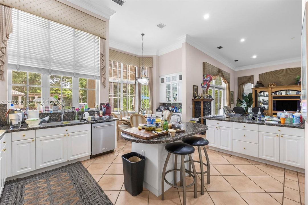 En Venta: $3,995,000 (5 camas, 4 baños, 5212 Pies cuadrados)