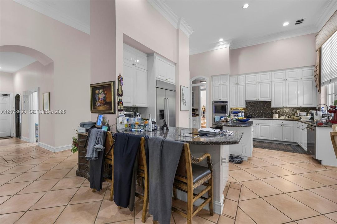 En Venta: $3,995,000 (5 camas, 4 baños, 5212 Pies cuadrados)