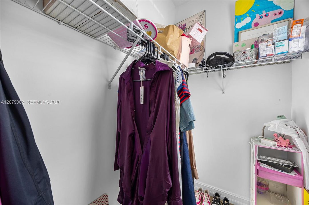 En Venta: $465,000 (3 camas, 2 baños, 2525 Pies cuadrados)