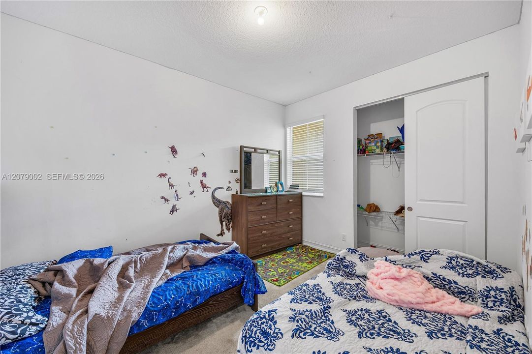 En Venta: $465,000 (3 camas, 2 baños, 2525 Pies cuadrados)