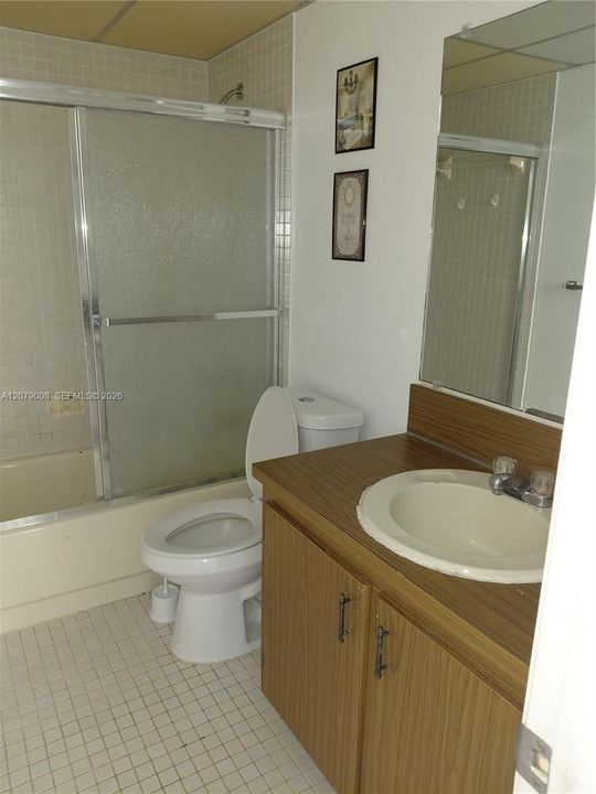 En Venta: $290,000 (3 camas, 2 baños, 1050 Pies cuadrados)