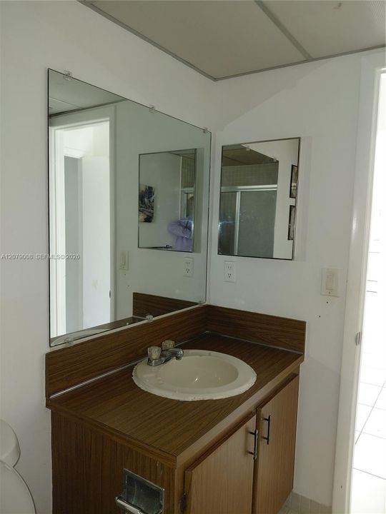 En Venta: $290,000 (3 camas, 2 baños, 1050 Pies cuadrados)